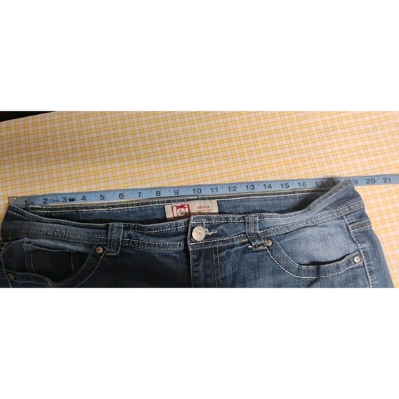 l.e.I Jeans Women's Size 17 Short Hipster Flare Denim faded - Picture 5 of 14